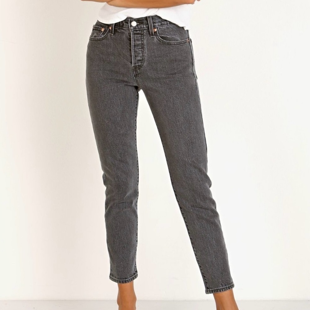 Levi’s Wedgie Icon, Bite My Dust, Size 26